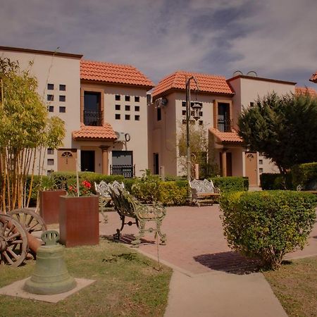 Suites Cervantes Chihuahua Exterior foto