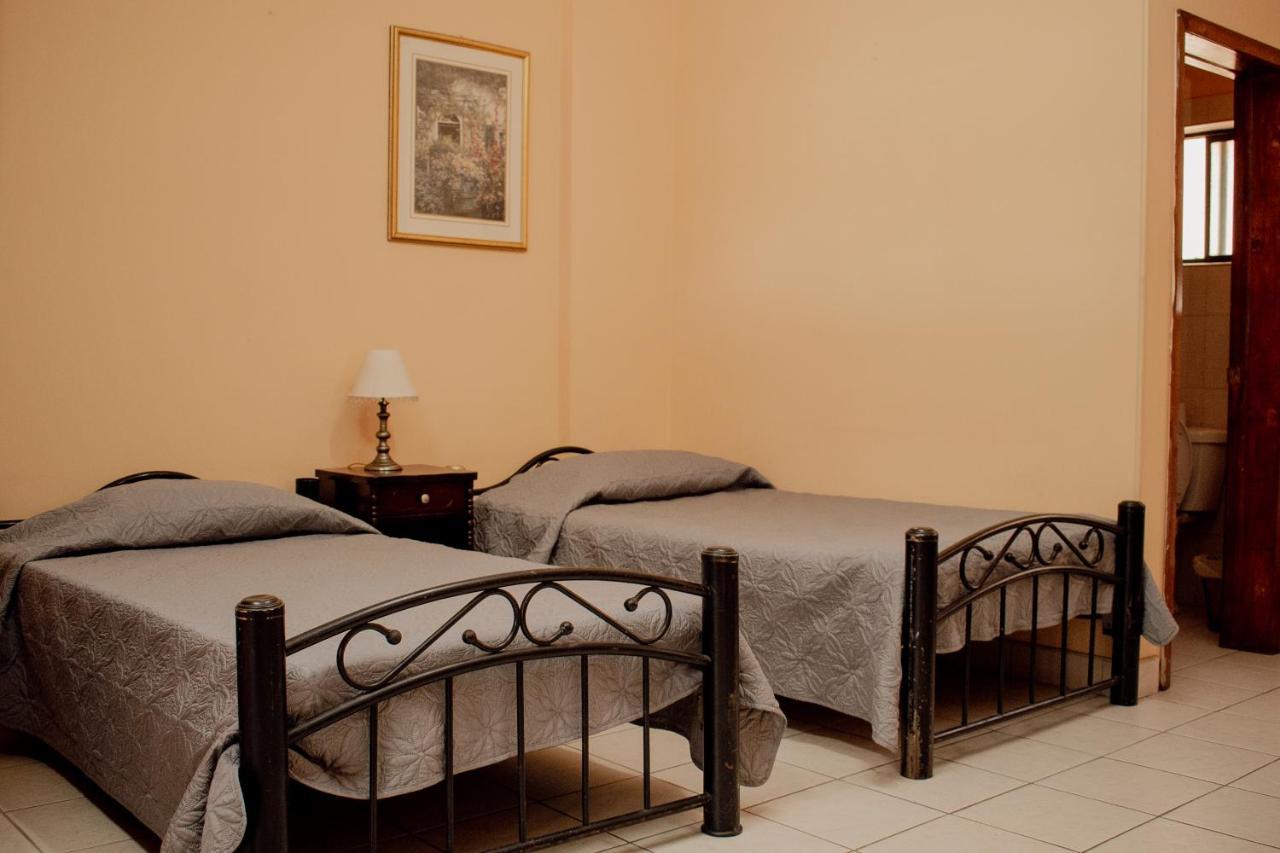 Suites Cervantes Chihuahua Exterior foto