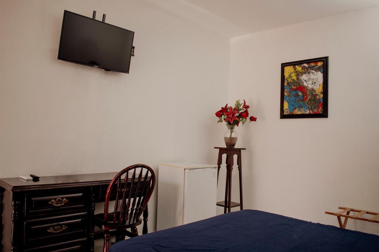 Suites Cervantes Chihuahua Exterior foto