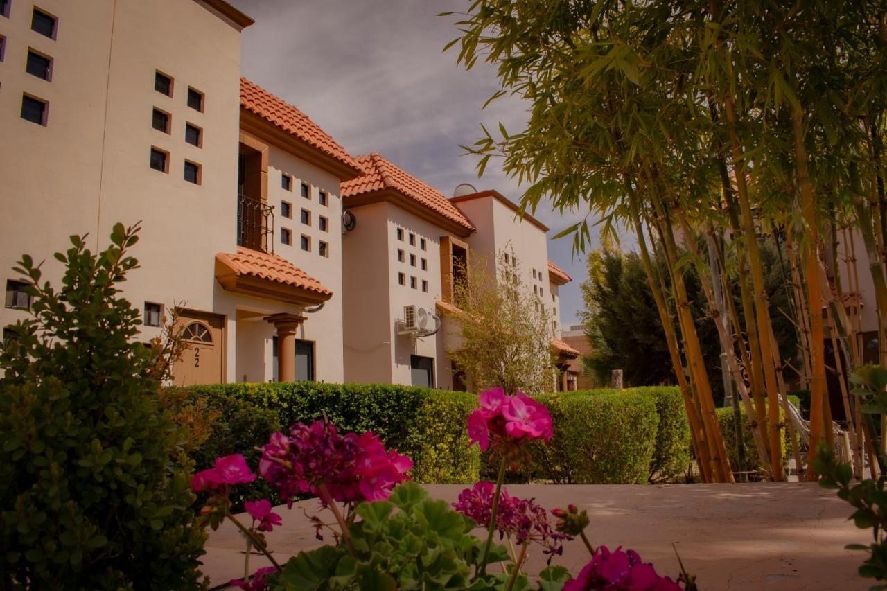 Suites Cervantes Chihuahua Exterior foto
