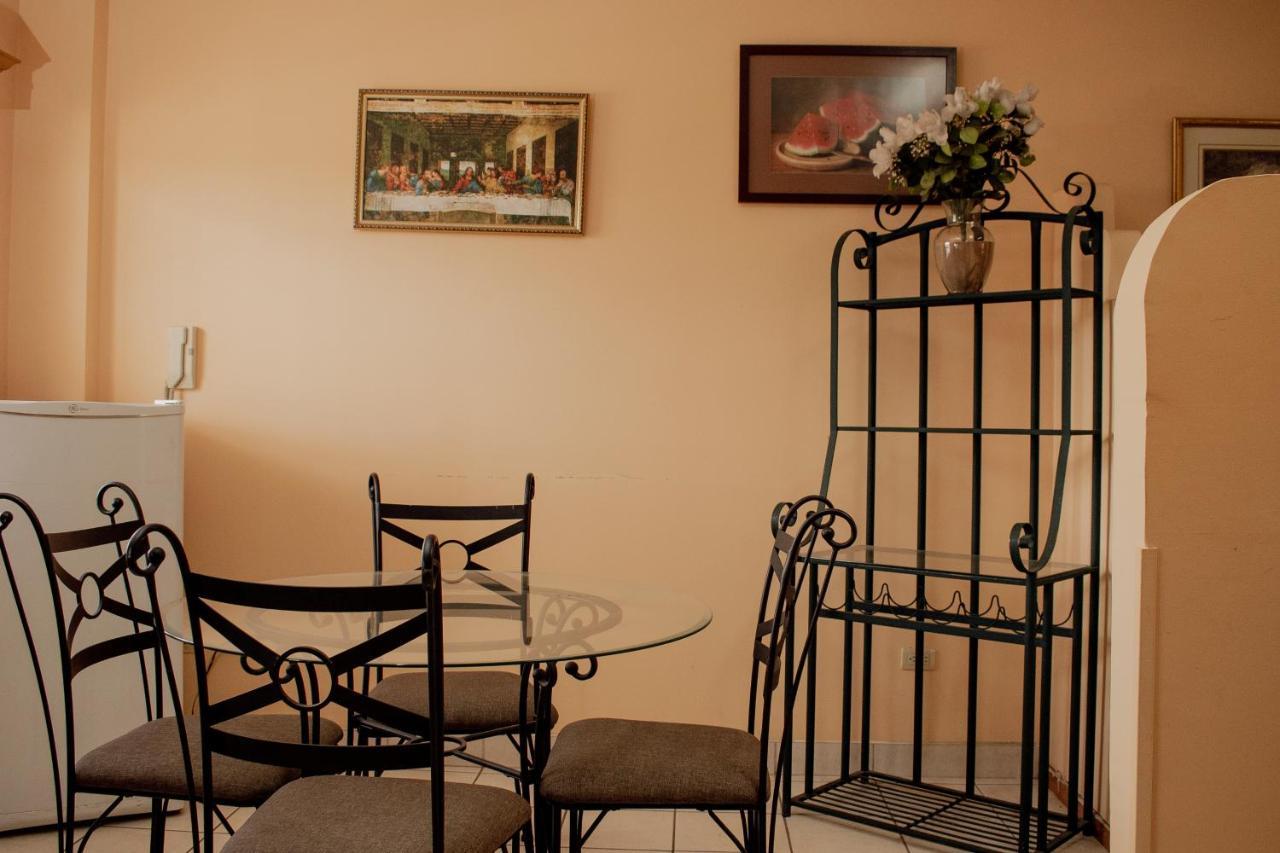 Suites Cervantes Chihuahua Exterior foto