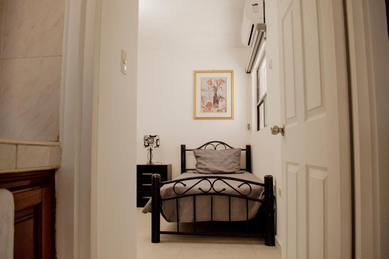 Suites Cervantes Chihuahua Exterior foto